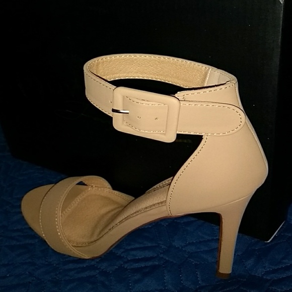 Nude heels - Picture 3 of 4